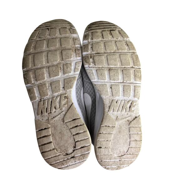 Nike Tanjun Sneakers Kids 6.5Y Wolf Gray white Running Shoes - Picture 7 of 9